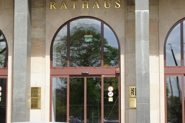 OB Hilbert blockiert eigene Verwaltung