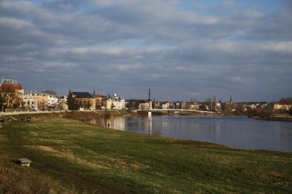 Elbquerung vom Messegelände nach Pieschen