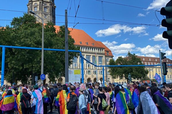 Ordnungsbürgermeisterin legt Streit zwischen CSD Dresden und Versammlungsbehörde bei