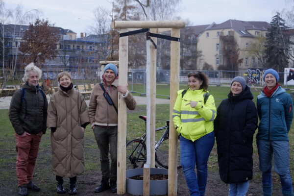 Fraktion beteiligt sich mit Baumspende an der Erweiterung des Alaunparks
