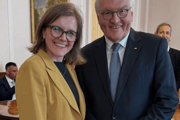 Bundespräsident Steinmeier empfängt Stadträtin Agnes Scharnetzky in Berlin